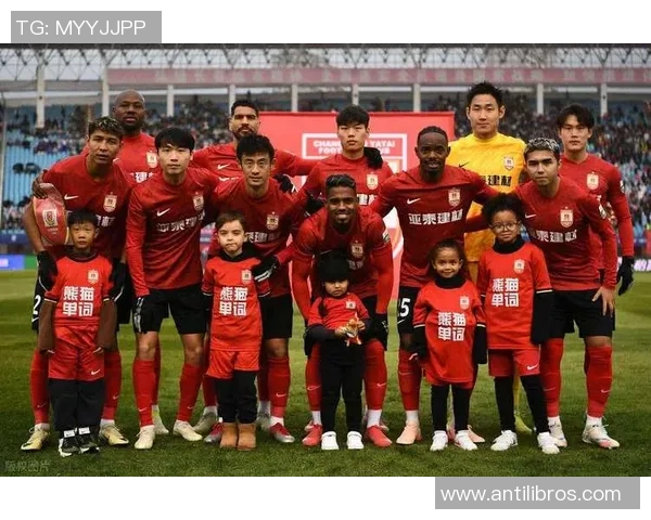 足球明星登陆中国抖音引发热潮球迷热议互动精彩瞬间 足球明星登陆中国抖音引发热潮球迷热议互动精彩瞬间