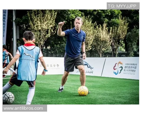 足球明星邓丽娜的传奇之路与她在绿茵场上的辉煌成就解析 足球明星邓丽娜的传奇之路与她在绿茵场上的辉煌成就解析